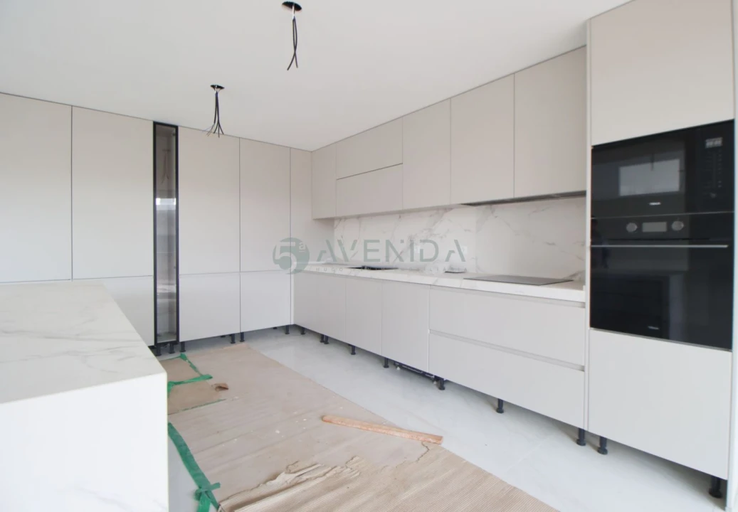 Moradia T5 para Venda em Alhos Vedros Foto 4