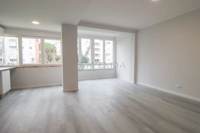 Apartamento T2 para Venda em Oeiras e São Julião da Barra, Paço de Arcos e Caxias
