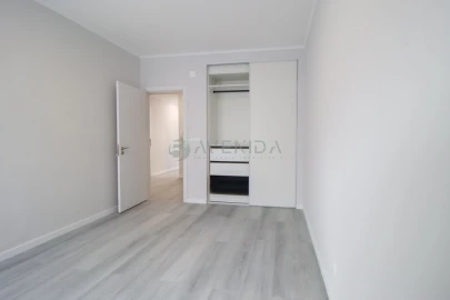 Apartamento T2 para Venda em Oeiras e São Julião da Barra, Paço de Arcos e Caxias