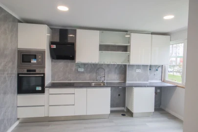 Apartamento T2 para Venda em Oeiras e São Julião da Barra, Paço de Arcos e Caxias