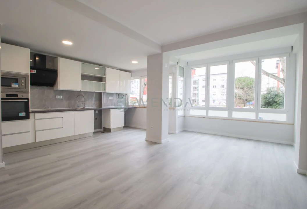 Apartamento T2 para Venda em Oeiras e São Julião da Barra, Paço de Arcos e Caxias Foto 1