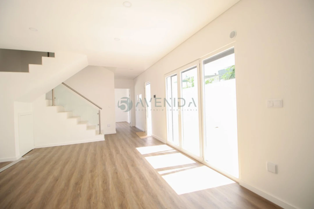 Moradia T3 para Venda em Fernao Ferro Foto 2