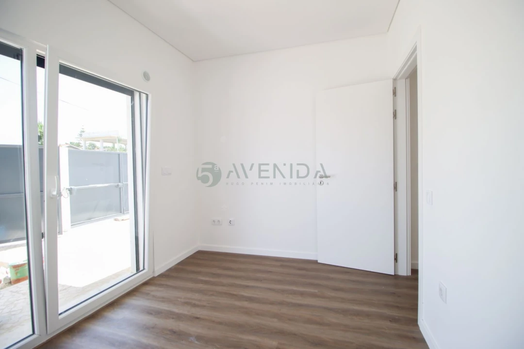 Moradia T3 para Venda em Fernao Ferro Foto 13