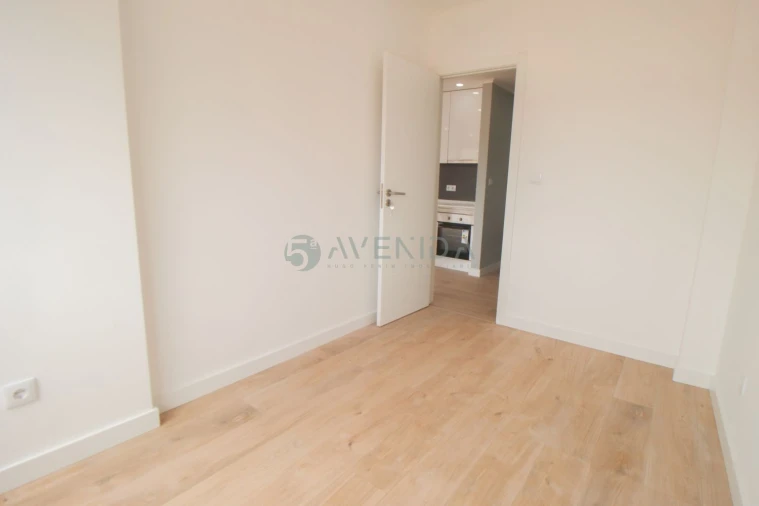 Apartamento T2 para Venda em Odivelas Foto 3