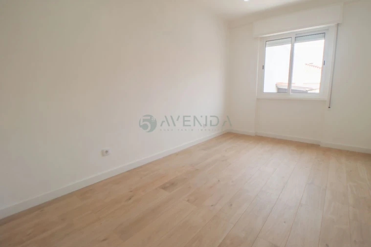 Apartamento T2 para Venda em Odivelas Foto 6