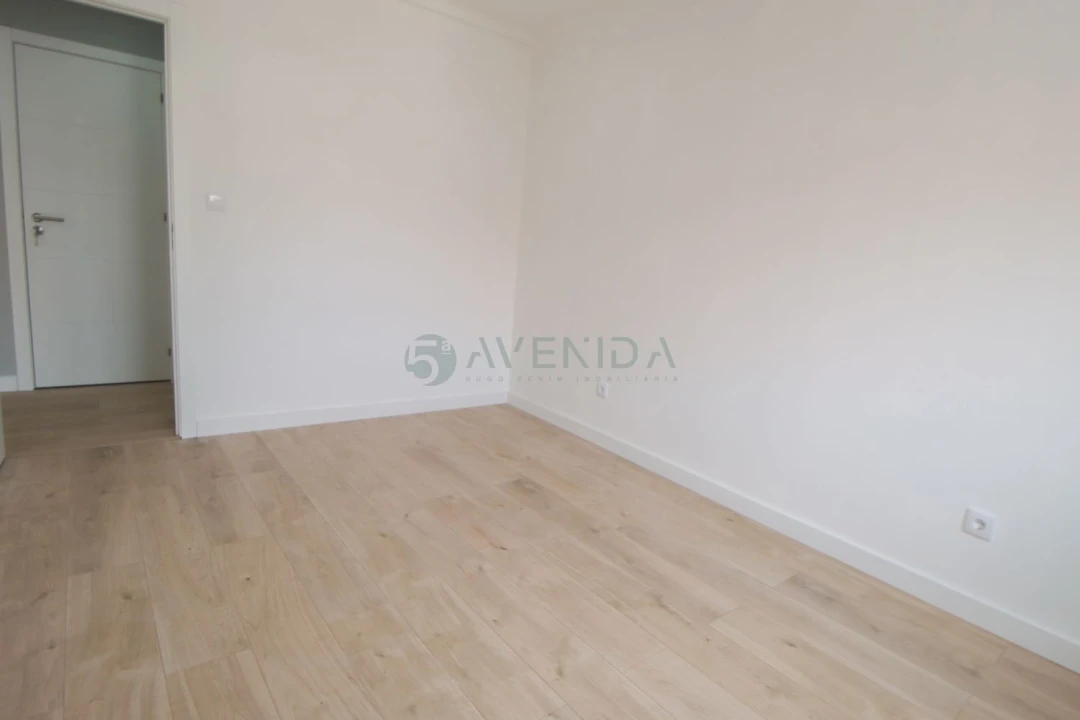 Apartamento T2 para Venda em Odivelas Foto 8