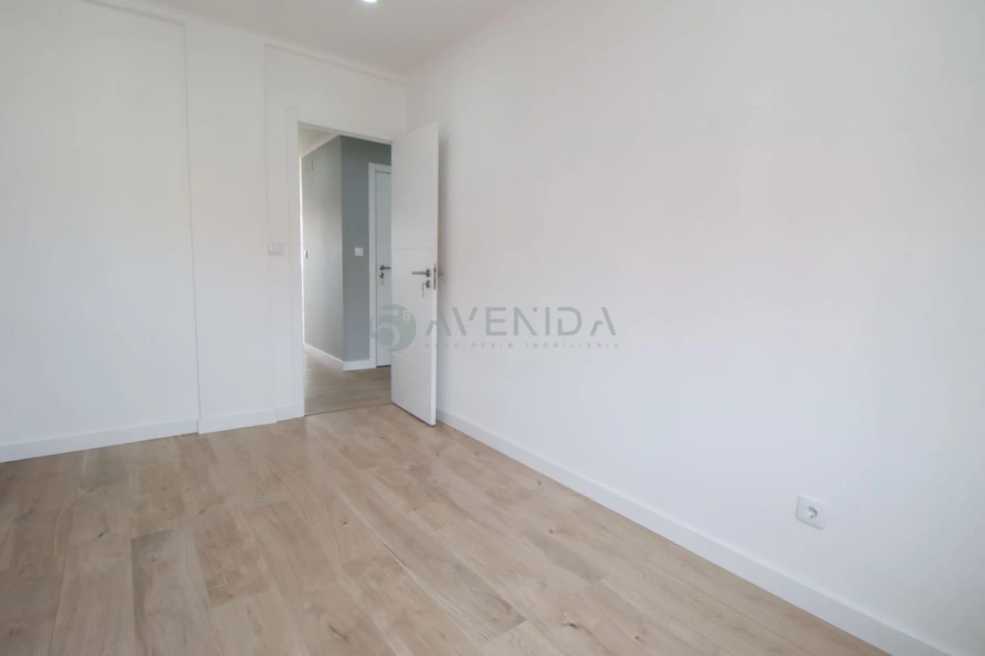 Apartamento T2 para Venda em Odivelas Foto 11