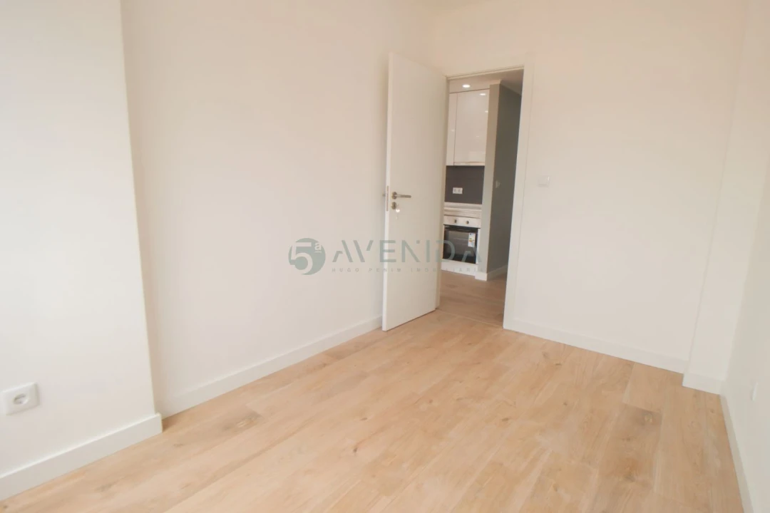 Apartamento T2 para Venda em Odivelas Foto 3