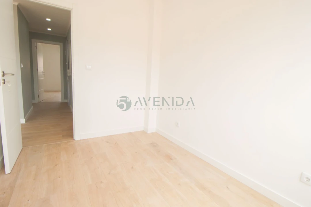 Apartamento T2 para Venda em Odivelas Foto 5