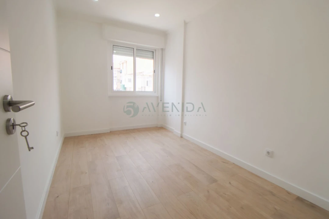 Apartamento T2 para Venda em Odivelas Foto 9