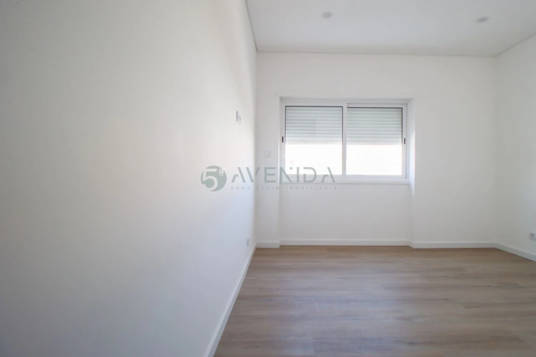 Apartamento T4 para Venda em Alto do Seixalinho, Santo André e Verderena Foto 8