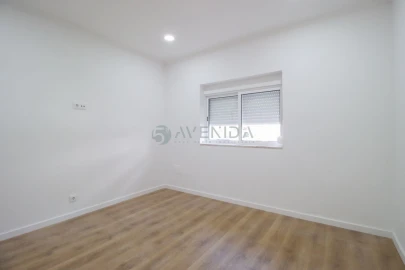 Apartamento T1 para Venda em Baixa da Banheira e Vale da Amoreira