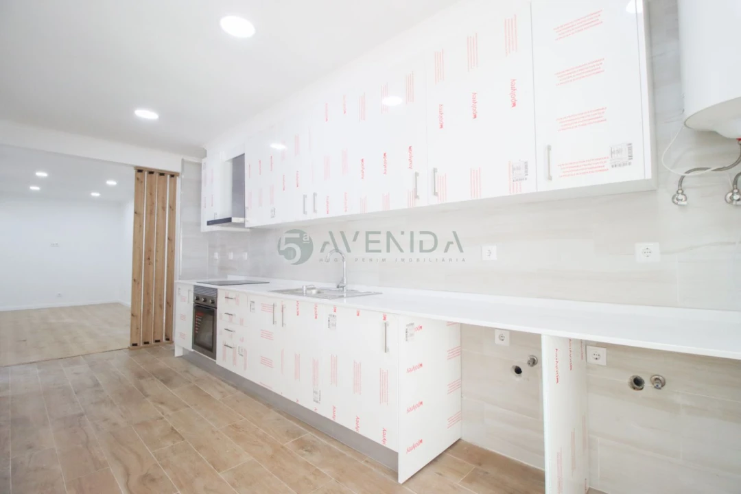 Apartamento T1 para Venda em Baixa da Banheira e Vale da Amoreira Foto 1