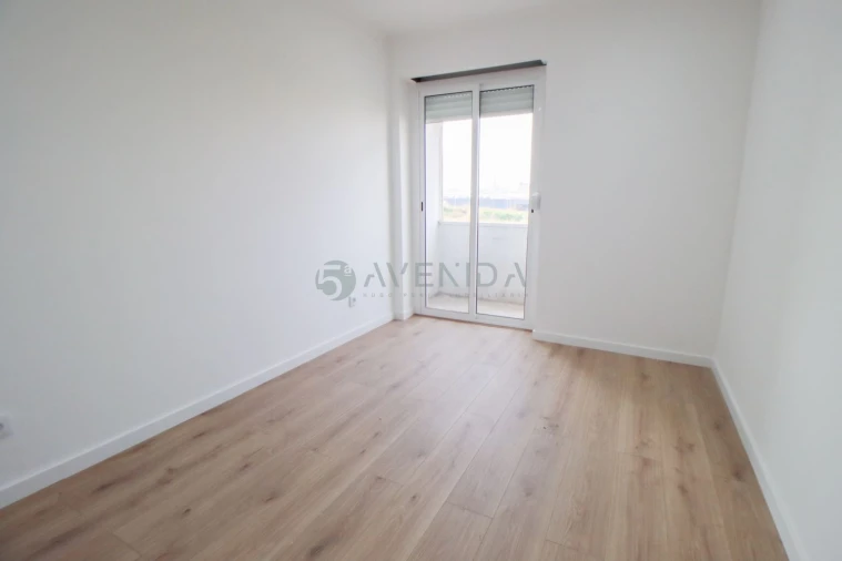 Apartamento T1 para Venda em Águas Livres Foto 7