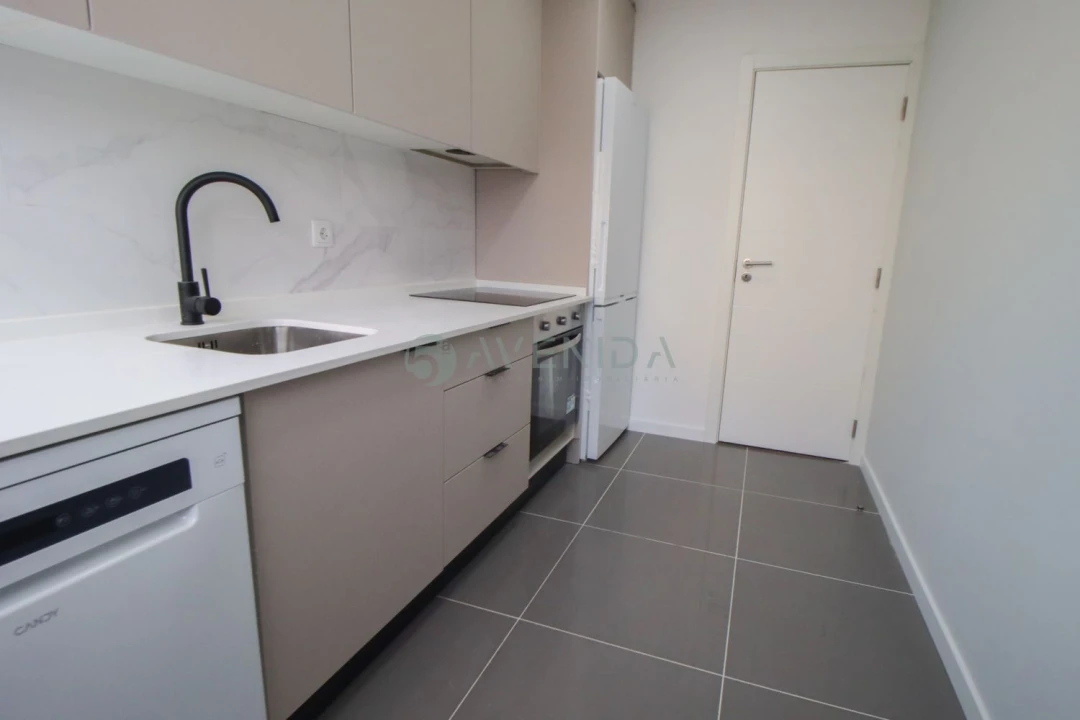 Apartamento T1 para Venda em Águas Livres Foto 1