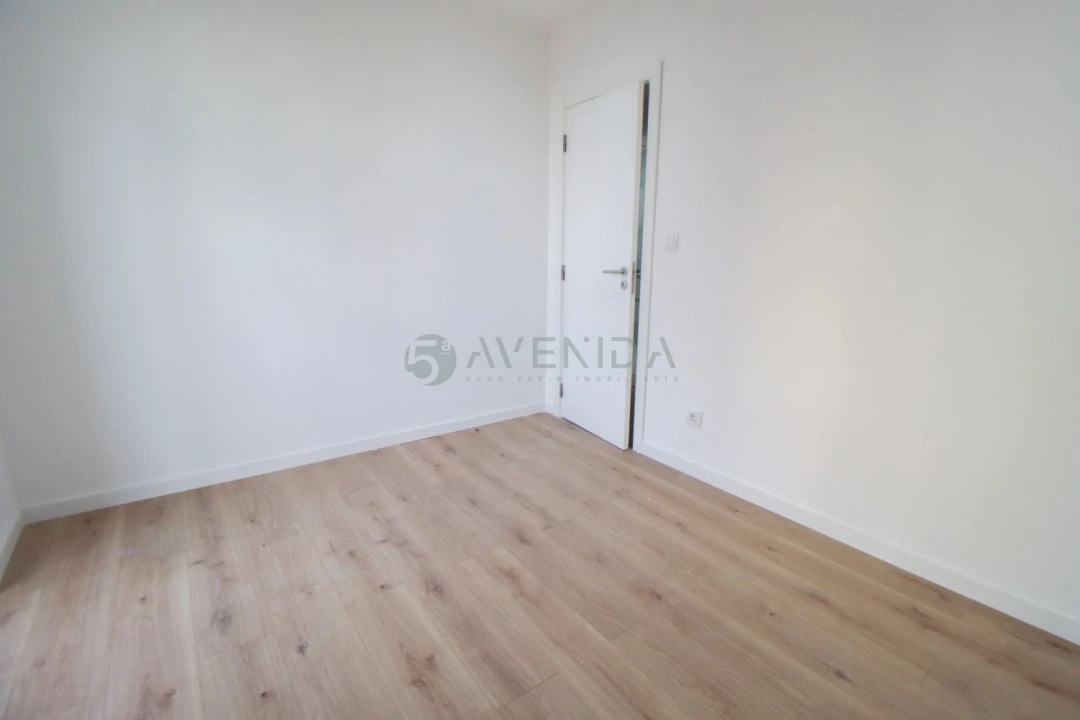 Apartamento T1 para Venda em Águas Livres Foto 5