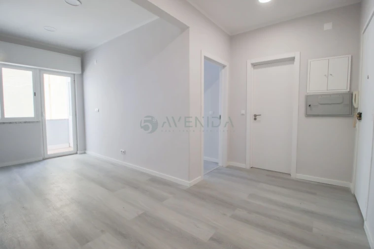 Apartamento T1 para Venda em Venteira Foto 5