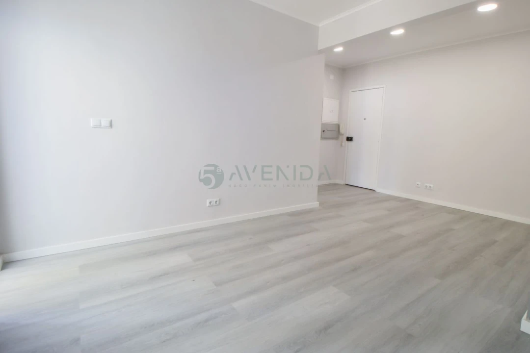 Apartamento T1 para Venda em Venteira Foto 6