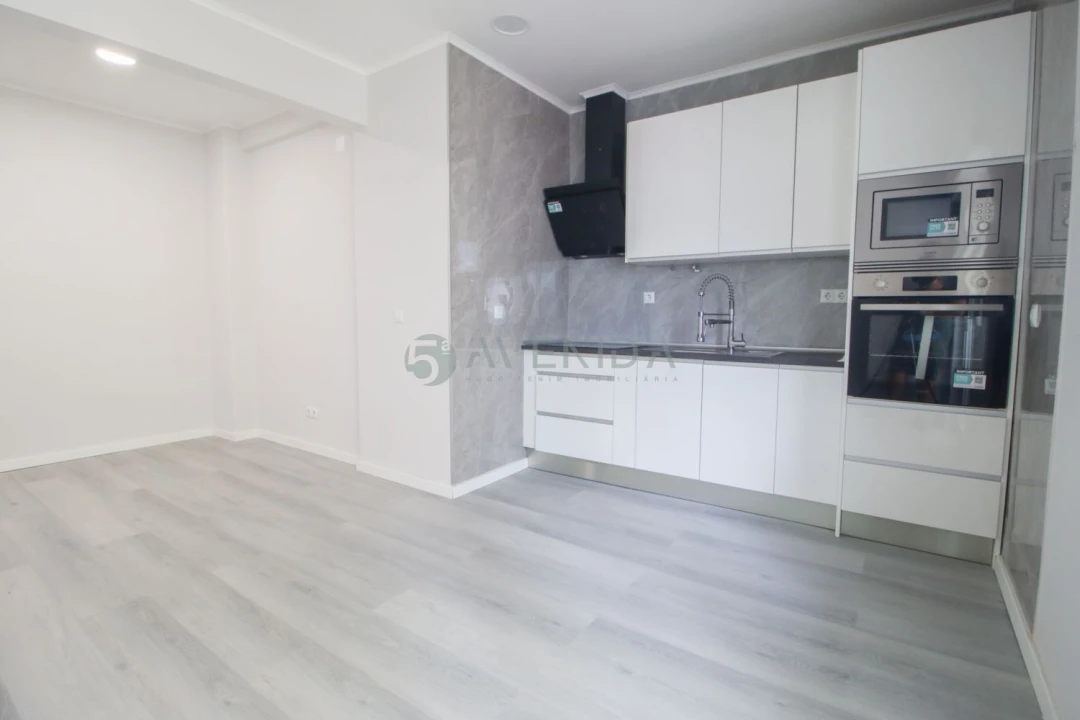 Apartamento T1 para Venda em Venteira Foto 4