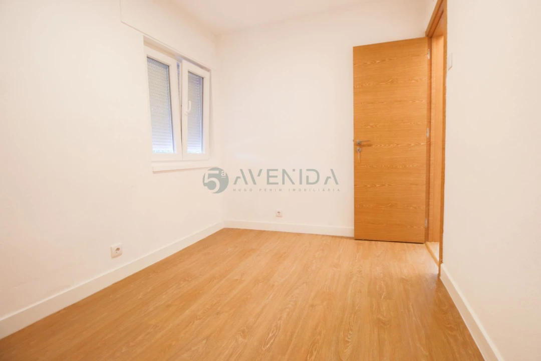Apartamento T2 para Venda em Amora Foto 11