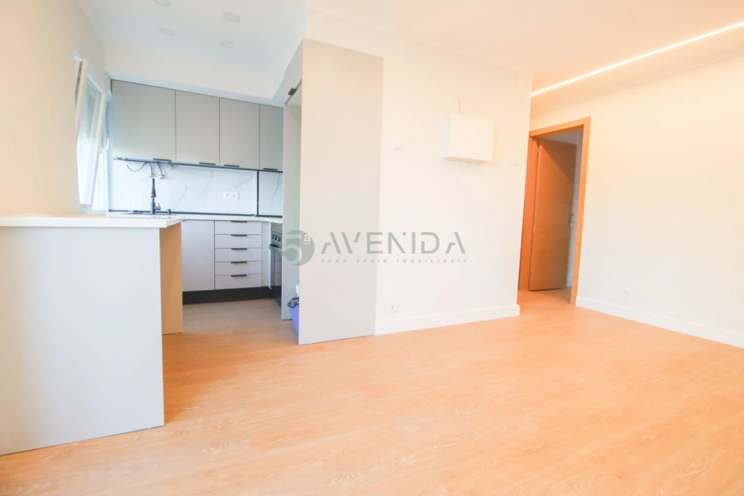 Apartamento T2 para Venda em Amora Foto 2