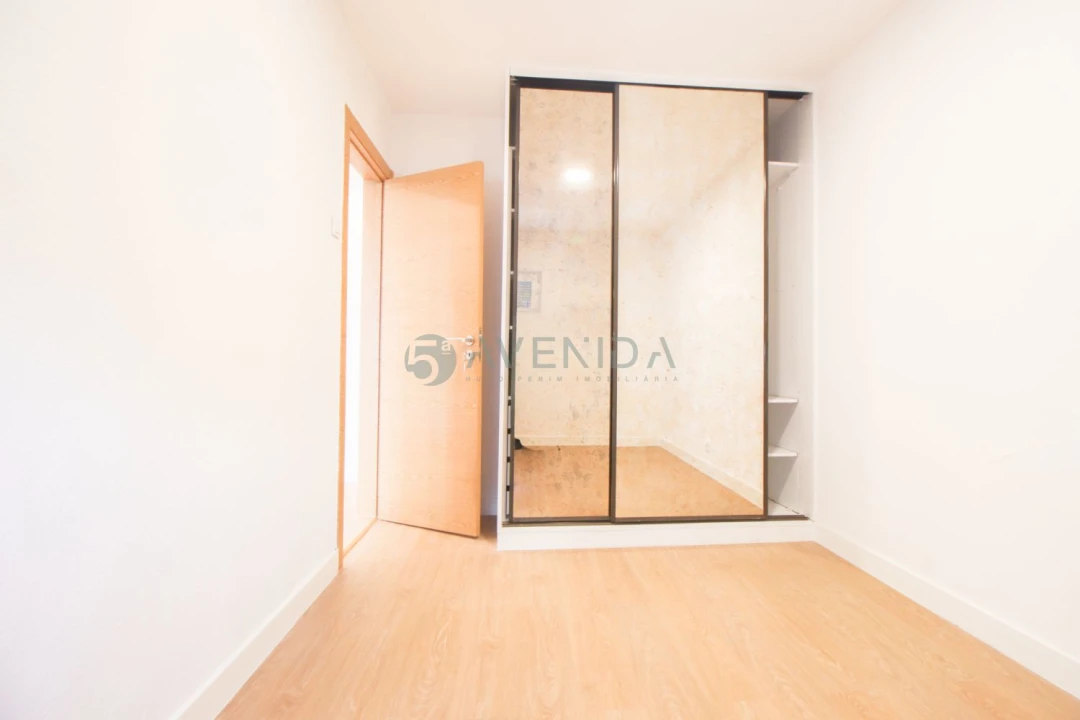 Apartamento T2 para Venda em Amora Foto 9