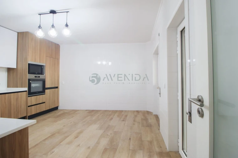 Moradia T4 para Venda em Alhos Vedros Foto 7