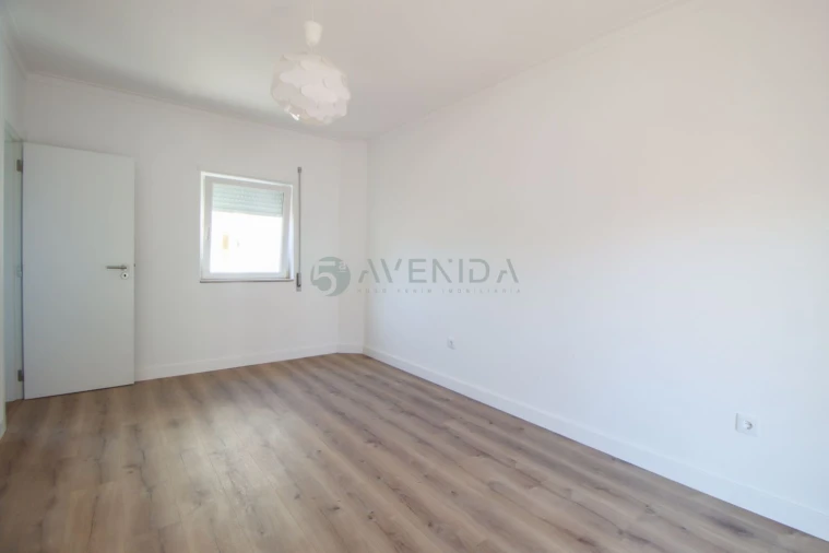 Moradia T4 para Venda em Alhos Vedros Foto 12