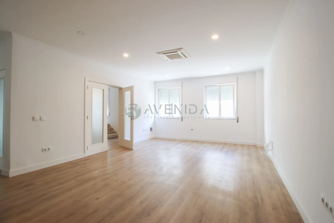 Moradia T4 para Venda em Alhos Vedros Foto 4
