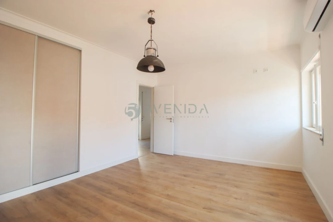 Moradia T4 para Venda em Alhos Vedros Foto 24