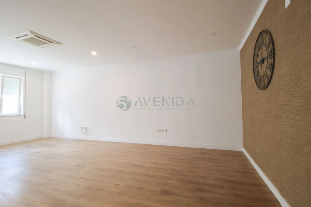 Moradia T4 para Venda em Alhos Vedros Foto 3