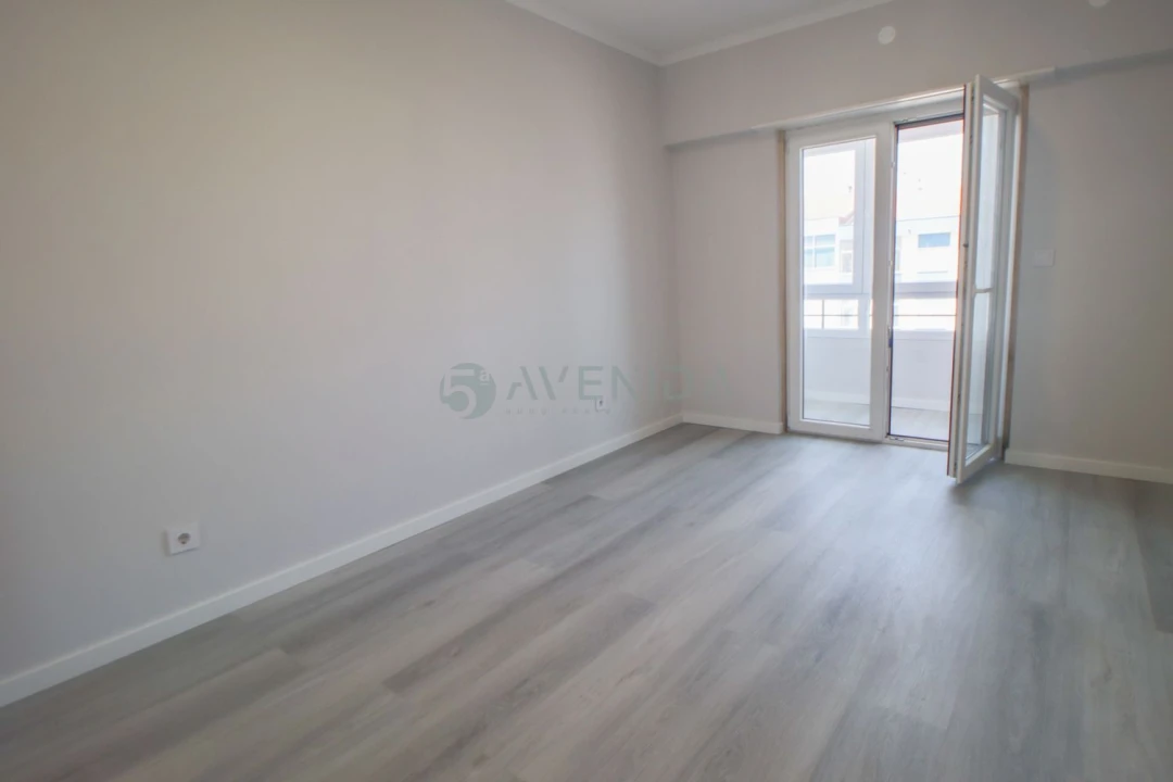 Apartamento T4 para Venda em Amora Foto 6