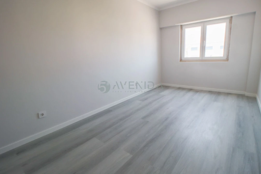 Apartamento T4 para Venda em Amora Foto 10