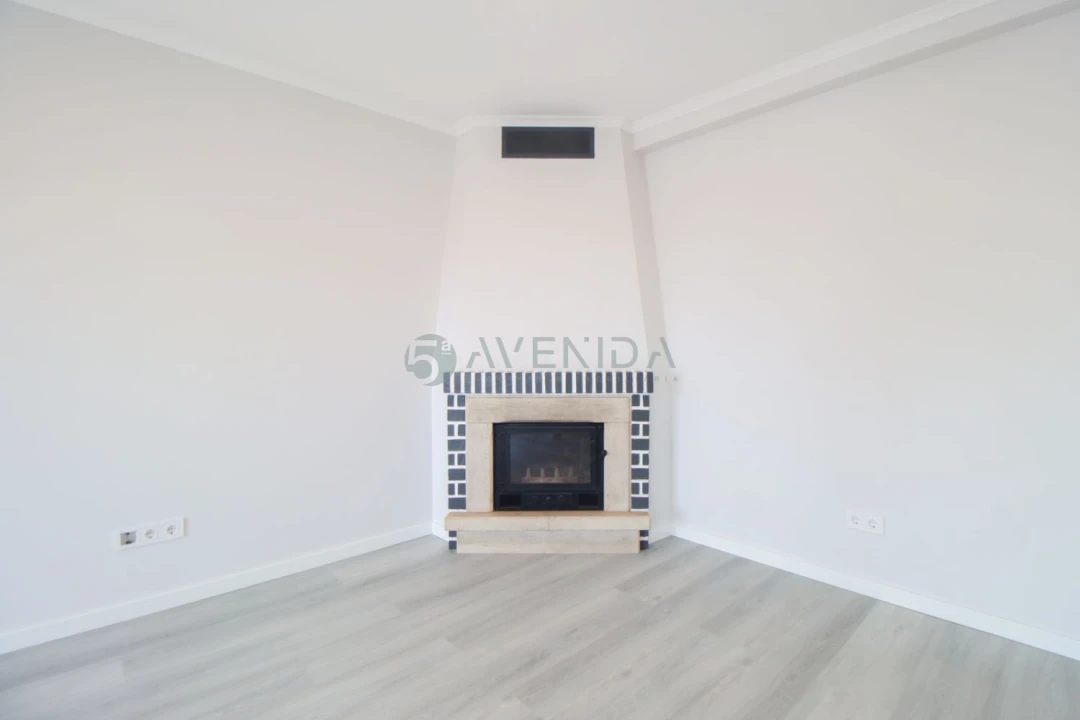Apartamento T4 para Venda em Amora Foto 5
