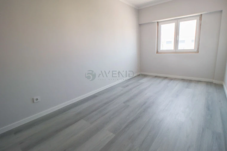 Apartamento T4 para Venda em Amora Foto 10