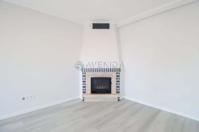 Apartamento T4 para Venda em Amora Foto 5