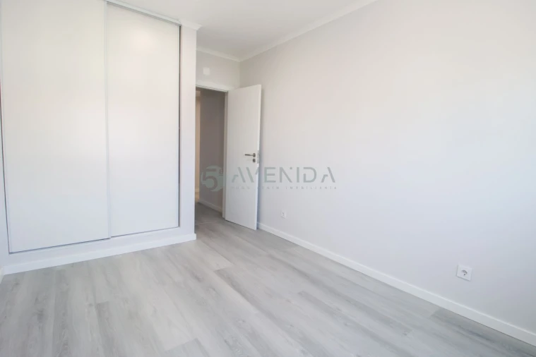 Apartamento T4 para Venda em Amora Foto 15