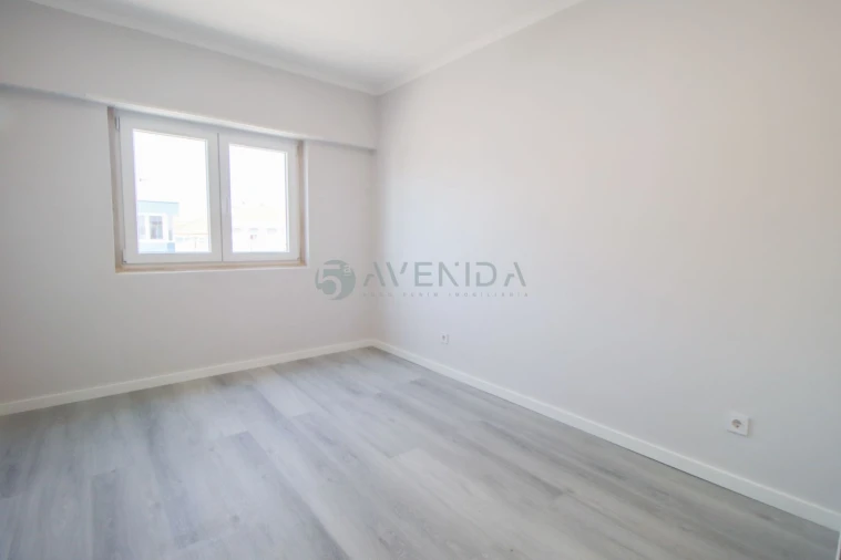 Apartamento T4 para Venda em Amora Foto 13