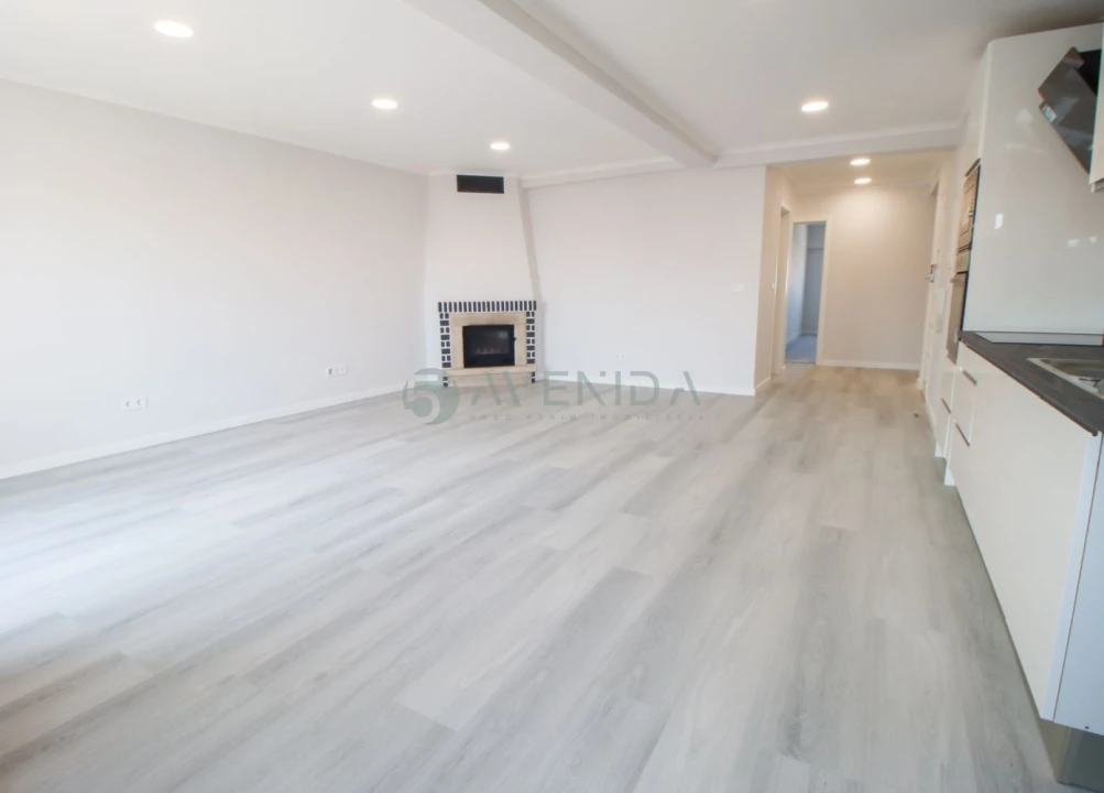 Apartamento T4 para Venda em Amora Foto 1