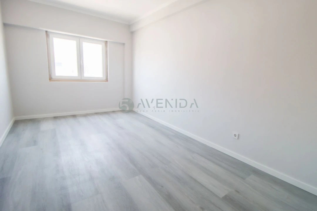 Apartamento T4 para Venda em Amora Foto 9