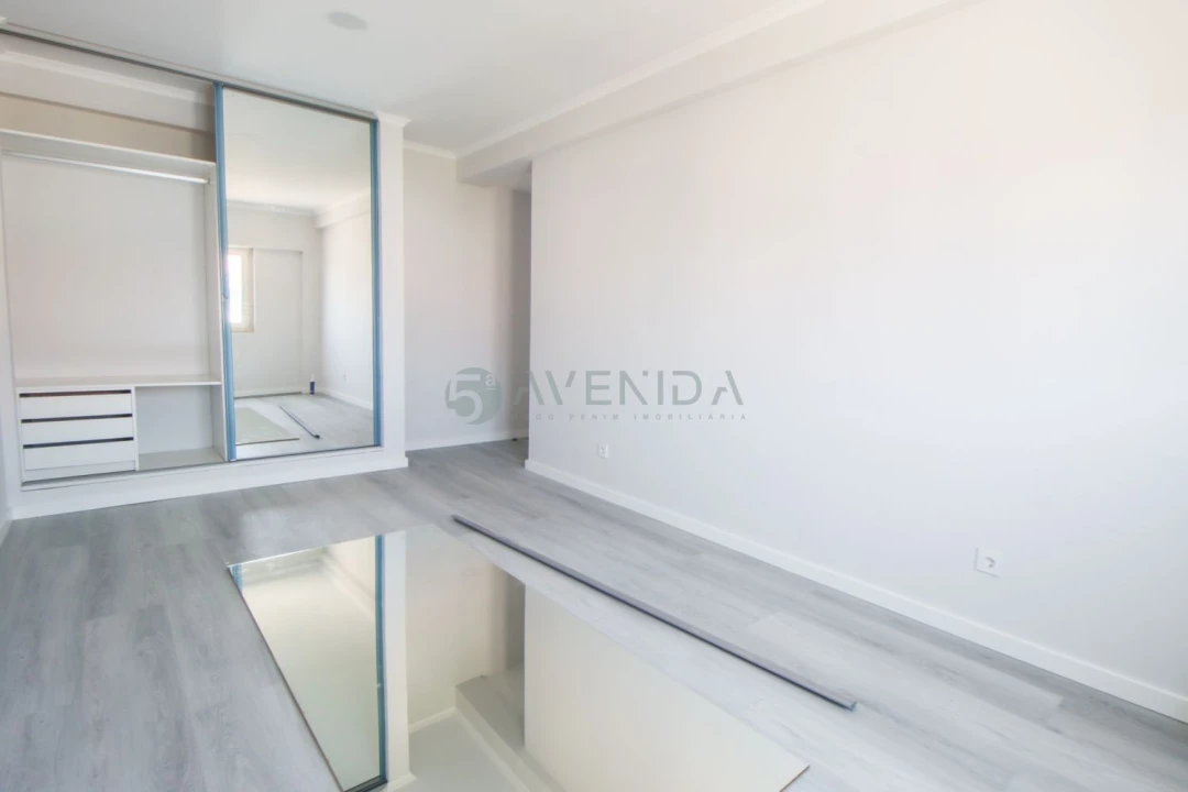 Apartamento T4 para Venda em Amora Foto 17