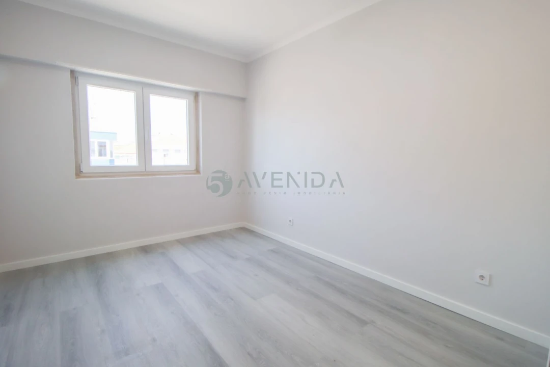 Apartamento T4 para Venda em Amora Foto 13
