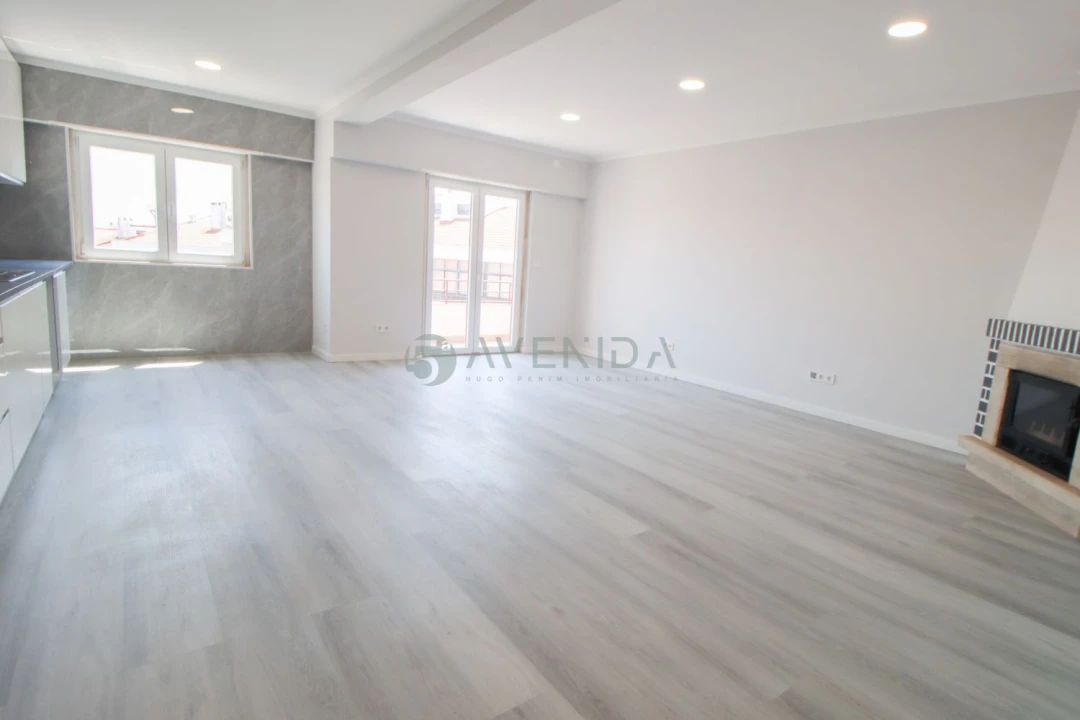 Apartamento T4 para Venda em Amora Foto 4