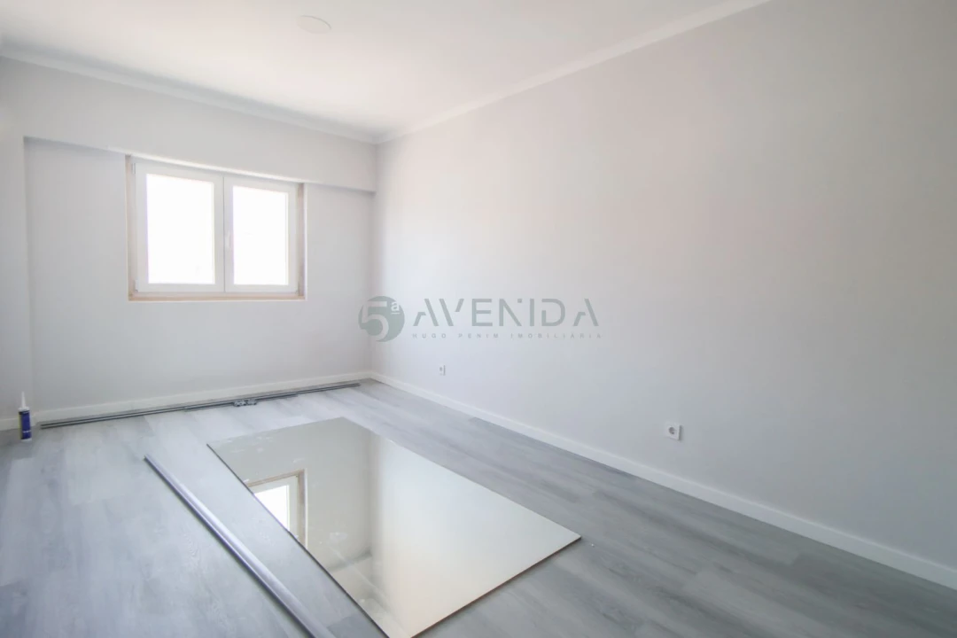Apartamento T4 para Venda em Amora Foto 16
