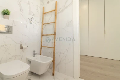 Apartamento T4 para Venda em Fernao Ferro