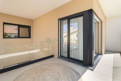Apartamento T4 para Venda em Fernao Ferro