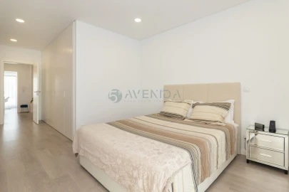 Apartamento T4 para Venda em Fernao Ferro