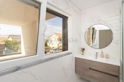 Apartamento T4 para Venda em Fernao Ferro