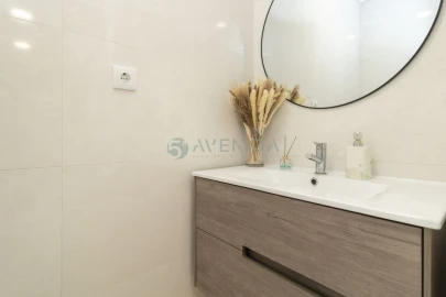 Apartamento T4 para Venda em Fernao Ferro