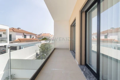Apartamento T4 para Venda em Fernao Ferro